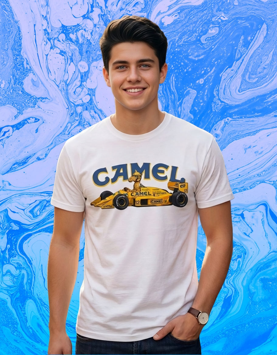 T-shirt unisex fantasia Camel stile formula uno con cammello