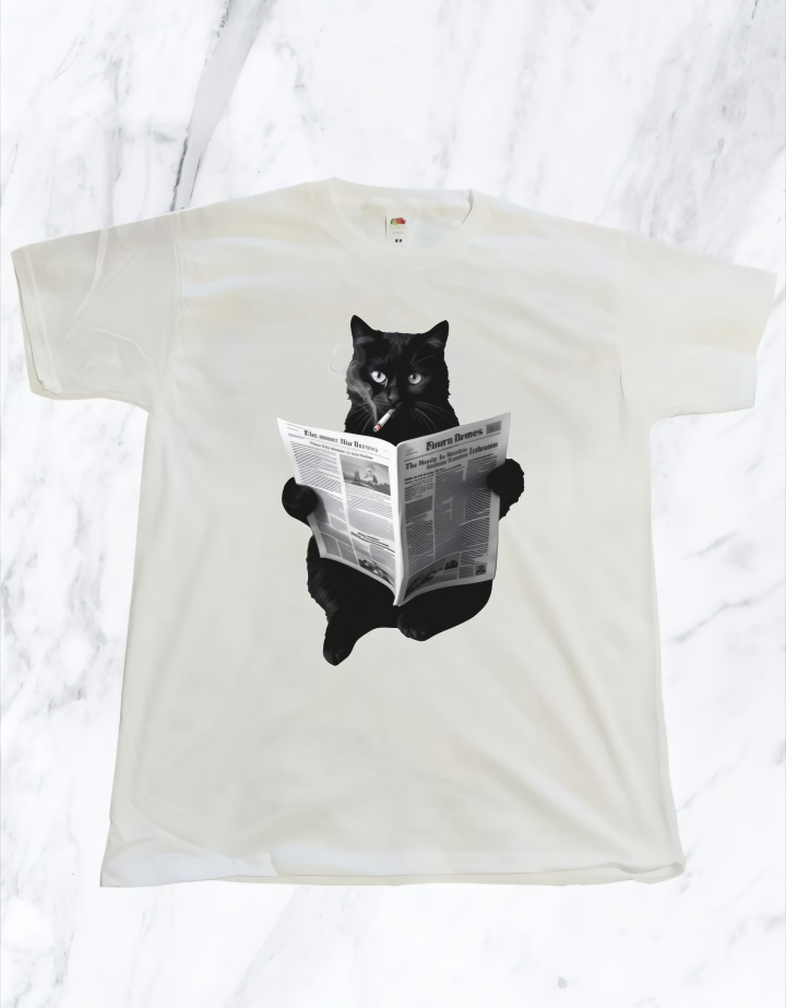 T-shirt cotone con stampa gatto sigaretta giornale